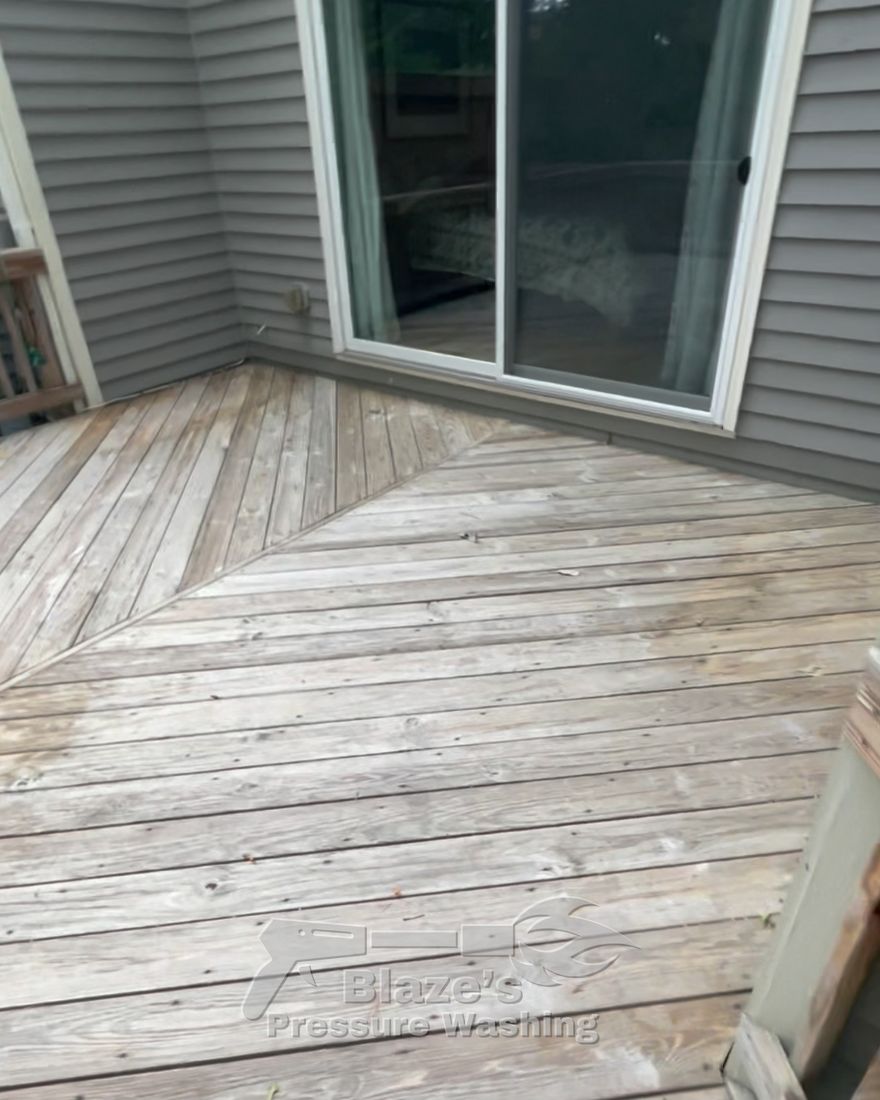 Back deck cleaning and sealing Reston - after