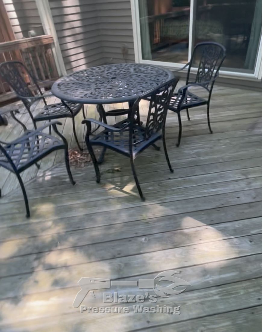 Back deck cleaning and sealing Reston - before
